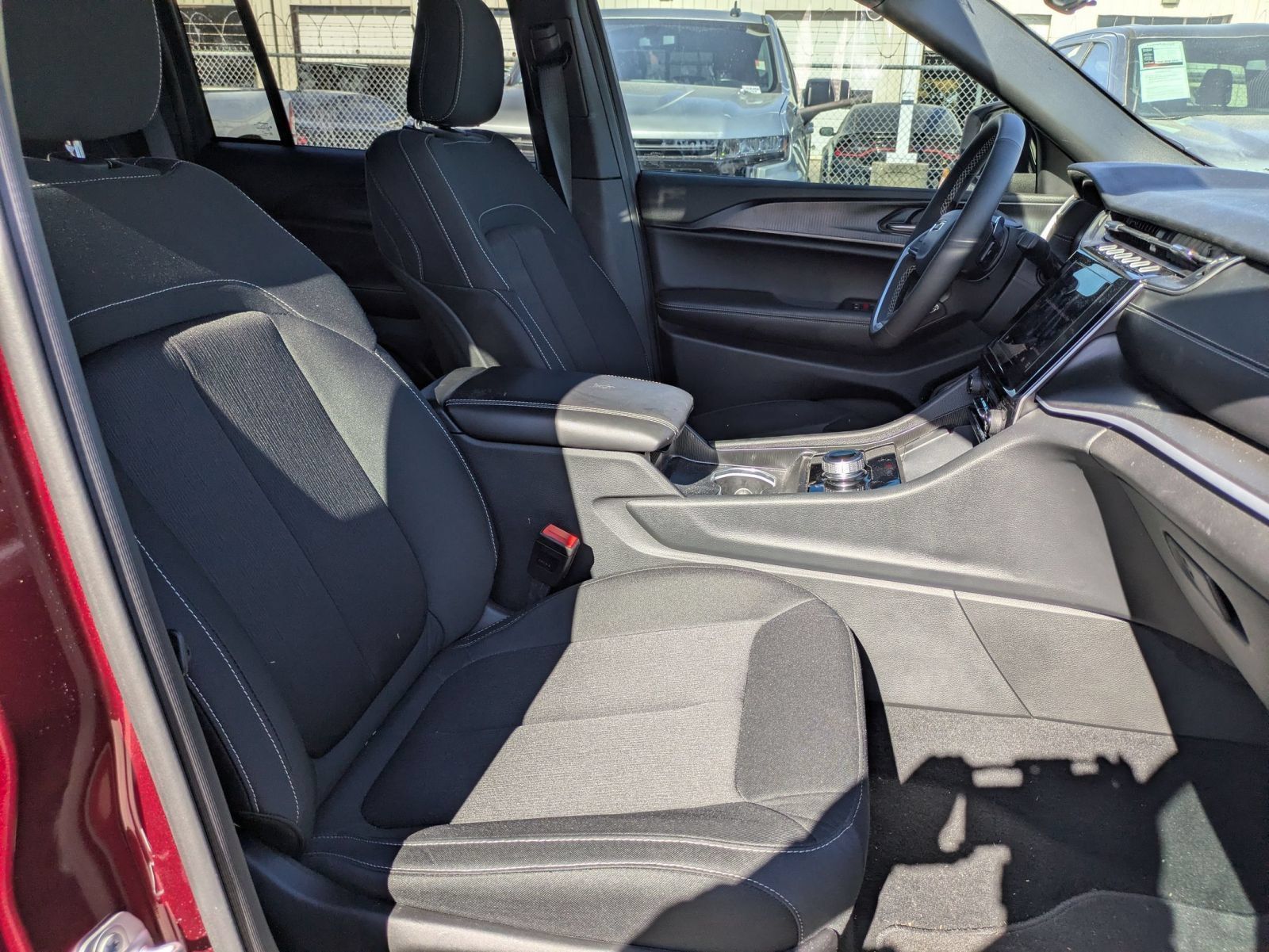 Used 2025 Jeep Grand Cherokee Laredo X RWD image 25