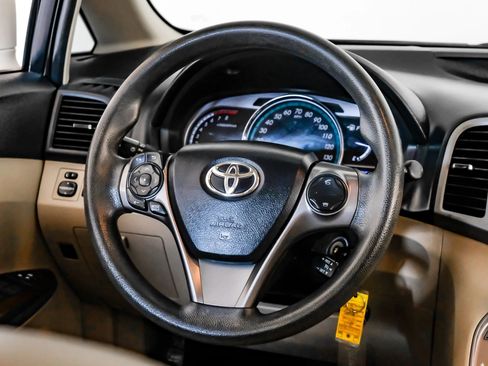 Used 2013 Toyota Venza LE w/ LE Convenience Pkg image 15