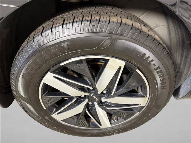 Used 2022 Kia Sorento S w/ Panoramic Sunroof Package FWD image 19