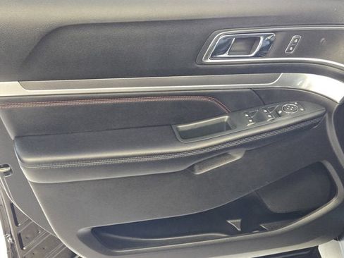 Used 2018 Ford Explorer Sport image 18