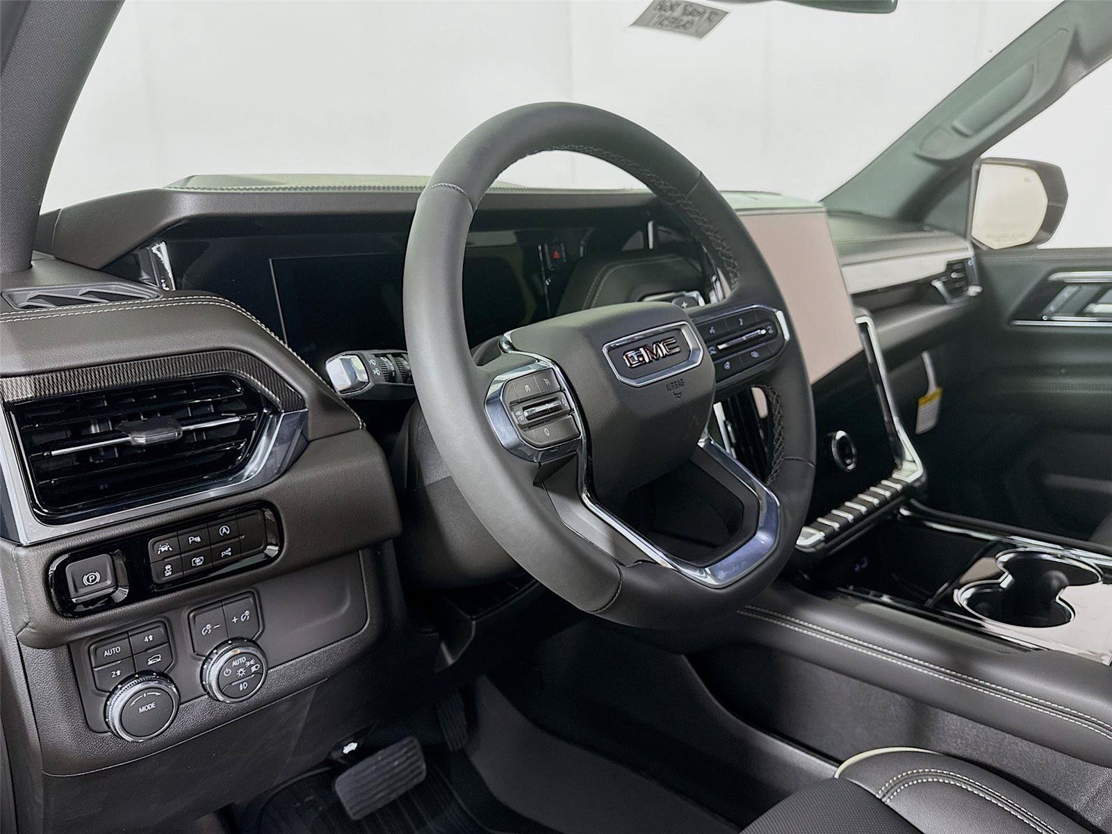 New 2026 GMC Yukon XL Elevation w/ LPO, Floor Liner Package AWD/4WD image 3