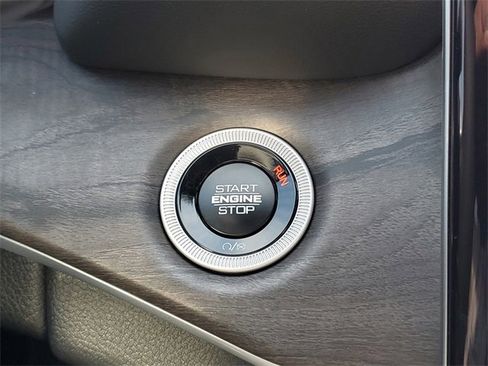 New 2025 Jeep Grand Cherokee Limited w/ Luxury Tech Group II image 24