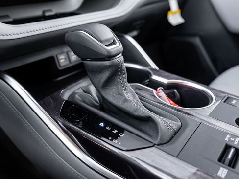 New 2026 Toyota Highlander Platinum image 29