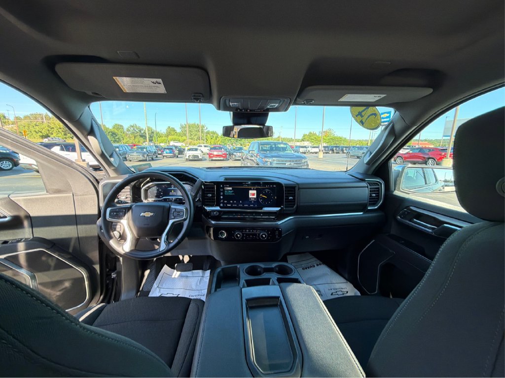 Used 2024 Chevrolet Silverado 1500 LT AWD/4WD image 25