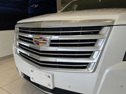 Used 2019 Cadillac Escalade Platinum AWD/4WD image 14