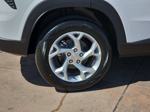 New 2026 Chevrolet Trax LS w/ LS Convenience Package FWD image 37