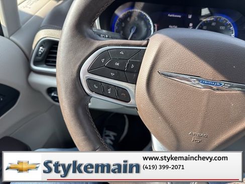 Used 2021 Chrysler Pacifica Touring-L w/ Uconnect Theater Family Group image 50