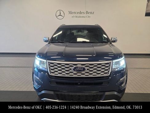Used 2017 Ford Explorer Platinum image 2