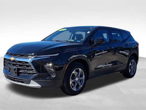Certified 2025 Chevrolet Blazer LT image 3