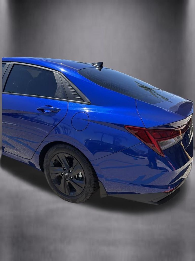 Certified 2023 Hyundai Elantra Blue FWD image 20
