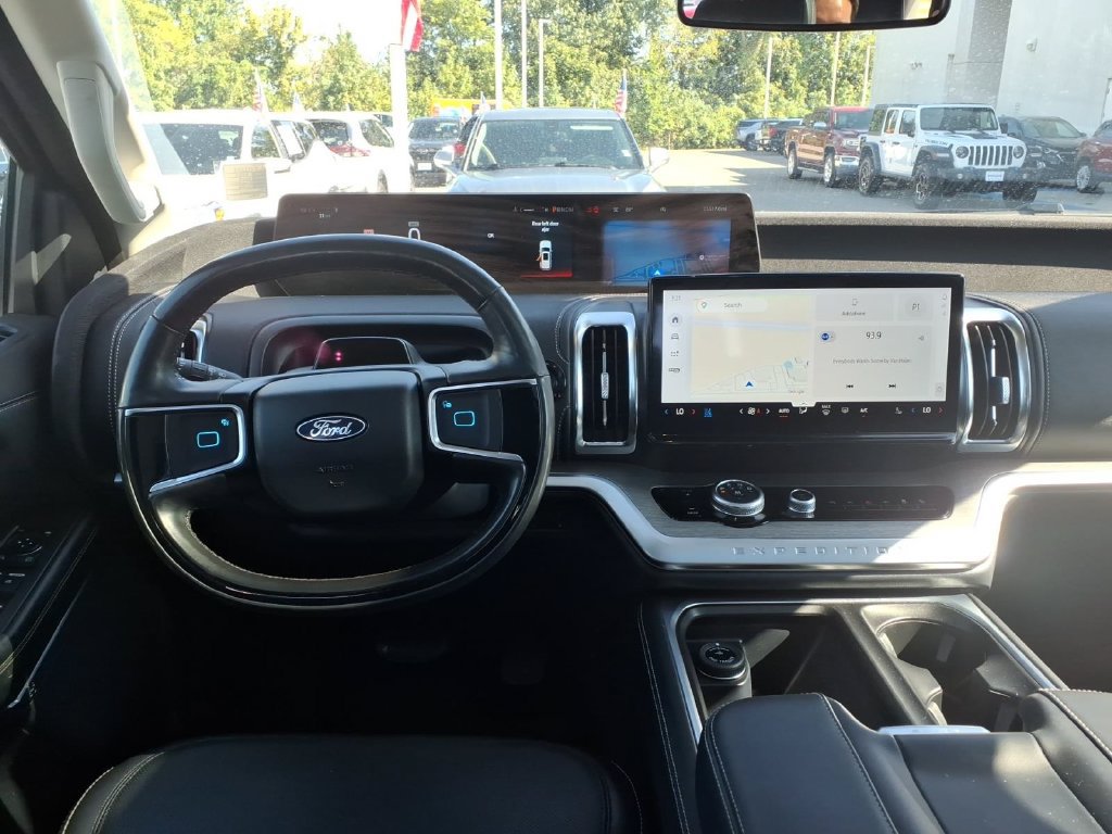 Used 2025 Ford Expedition Platinum w/ Driver's Package AWD/4WD image 15