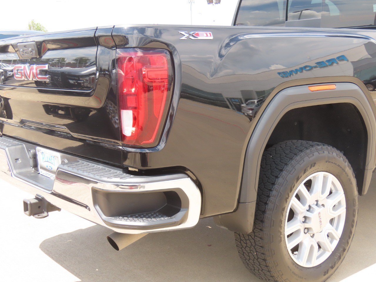 Used 2022 GMC Sierra 2500 SLE w/ SLE Value Package; AWD/4WD image 12