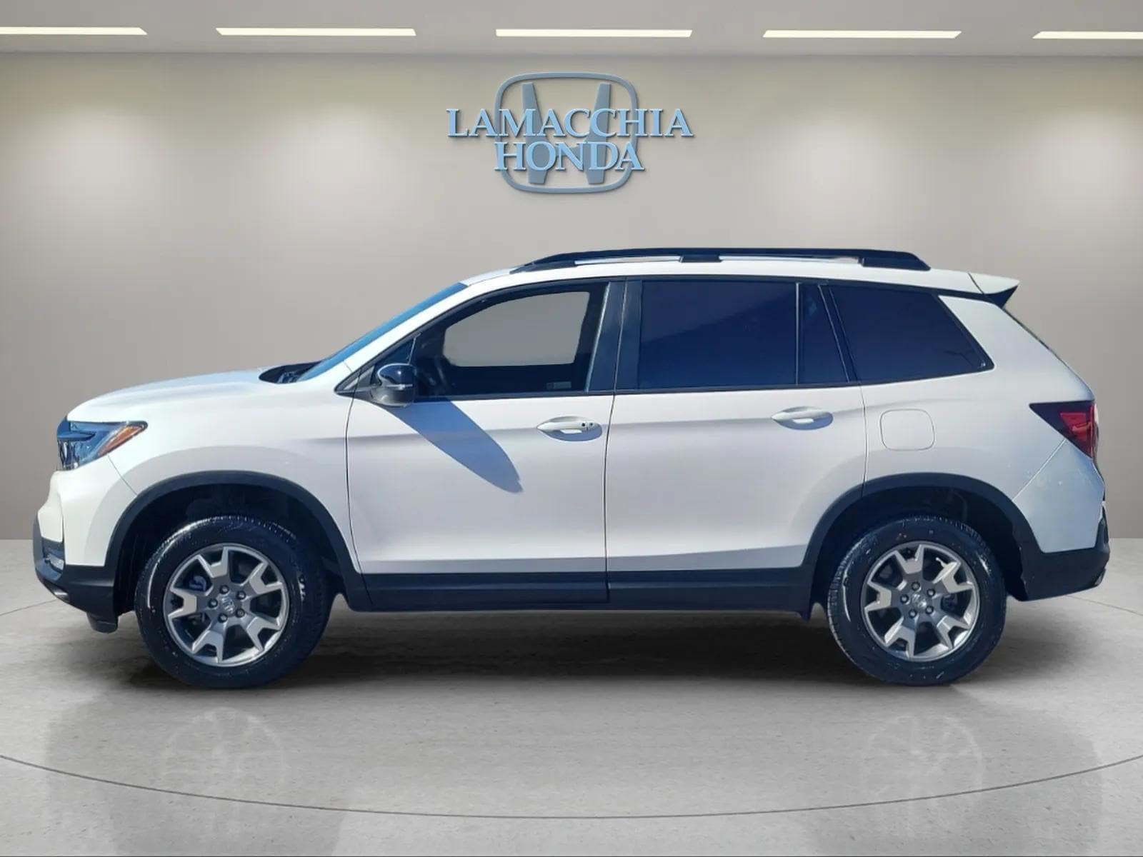 Used 2023 Honda Passport TrailSport image 2