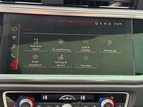 Used 2025 Audi Q3 2.0T Premium image 30