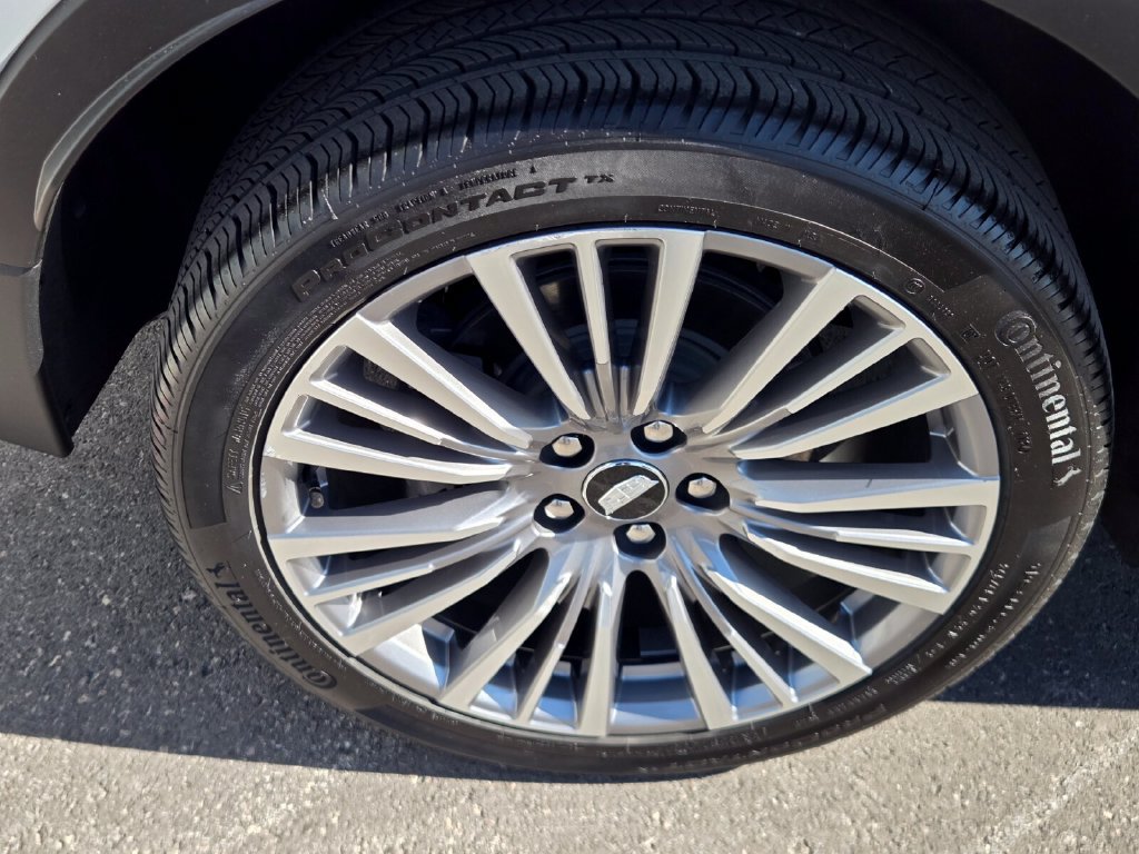 Used 2024 Cadillac XT4 Premium Luxury AWD/4WD image 10