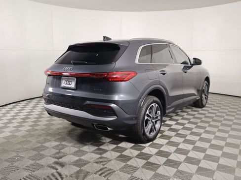 Used 2025 Audi Q5 Premium w/ Convenience Package image 6