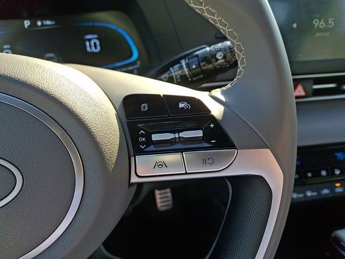 Certified 2025 Hyundai Elantra Sport image 20