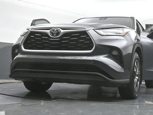 Used 2022 Toyota Highlander XLE AWD/4WD image 53