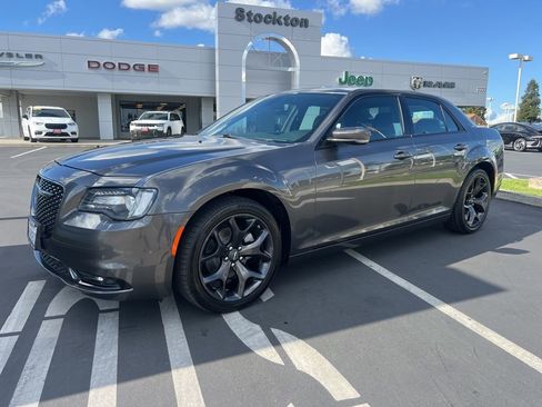 Used 2023 Chrysler 300 S RWD image 5