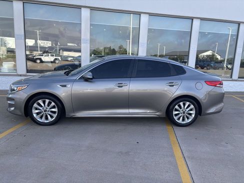 Used 2017 Kia Optima LX FWD image 11