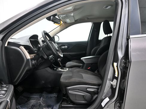Used 2015 Jeep Cherokee Latitude w/ Cold Weather Group AWD/4WD image 5