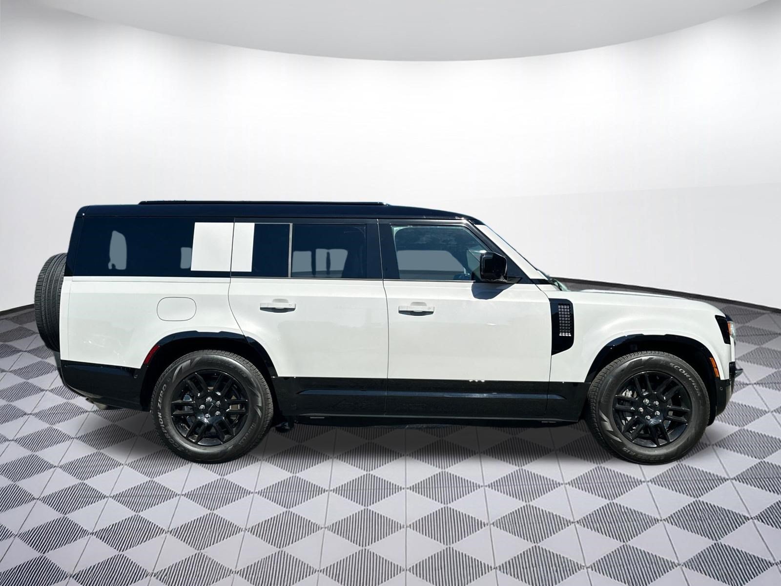 Used 2026 Land Rover Defender 130 X-Dynamic SE AWD/4WD image 7