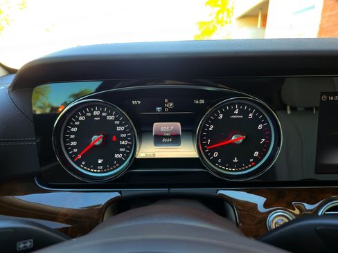 Used 2018 Mercedes-Benz E 400 4MATIC Wagon image 16