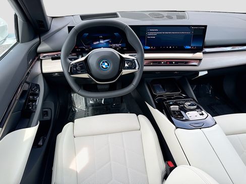 New 2027 BMW i5 xDrive40 AWD/4WD image 16