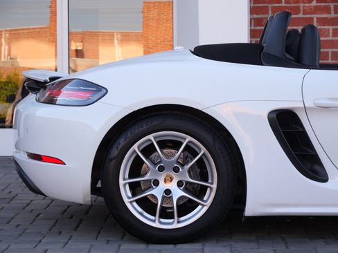 Used 2019 Porsche 718 Boxster RWD image 8