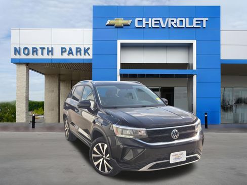 Used 2022 Volkswagen Taos SE AWD/4WD image 1
