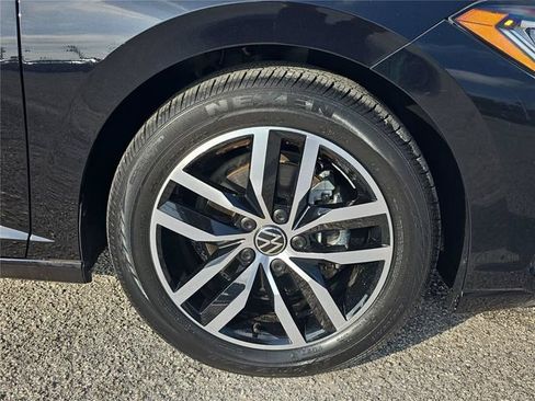 Used 2025 Volkswagen Jetta SE FWD image 26