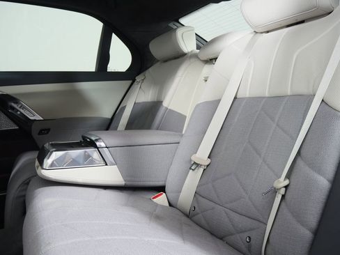 Certified 2023 BMW 760i xDrive image 19