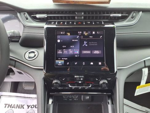 New 2025 Jeep Grand Cherokee 4WD image 19