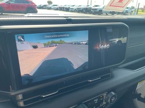 New 2025 Jeep Gladiator Sport image 17