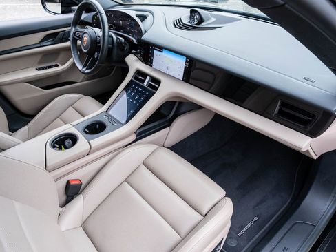 Used 2022 Porsche Taycan image 27