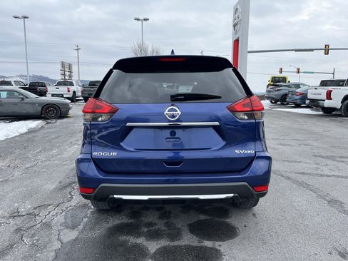 Used 2017 Nissan Rogue SV image 4