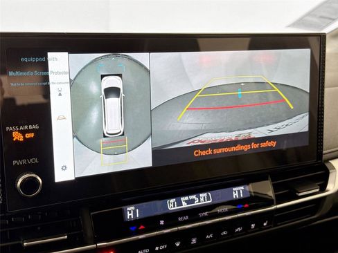 Certified 2025 Toyota Sienna Platinum image 26