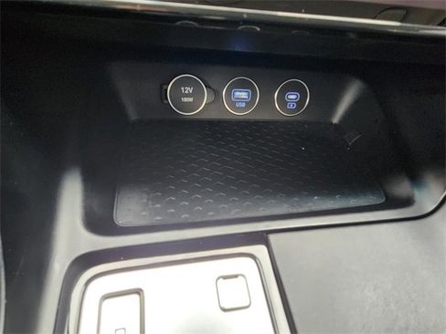 Used 2025 Genesis G70 2.5T image 16