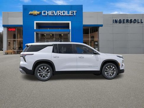 Used 2026 Chevrolet Traverse LT w/ Sun and Wheel Package image 5