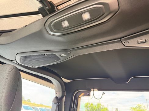 Used 2025 Jeep Wrangler Sport AWD/4WD image 27