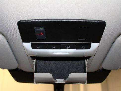 Used 2025 Nissan Pathfinder SV image 25