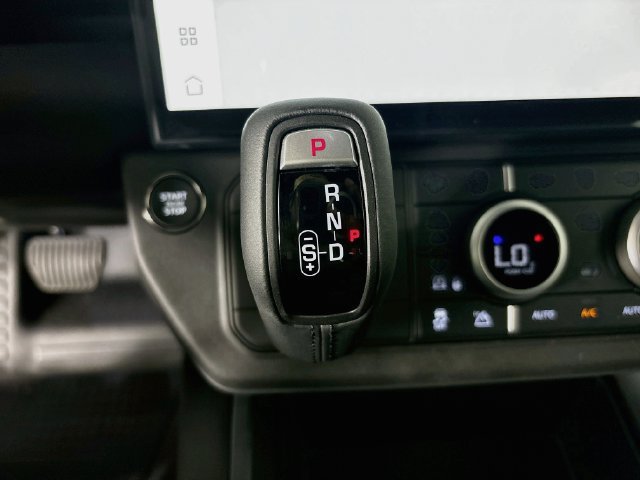 New 2026 Land Rover Defender 110 X-Dynamic SE AWD/4WD image 17
