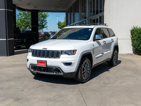 Used 2021 Jeep Grand Cherokee Limited w/ Luxury Group II AWD/4WD image 3