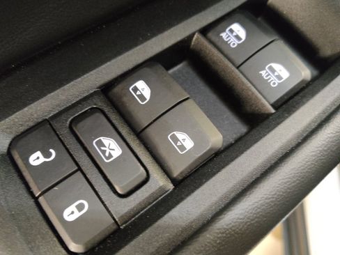 Used 2023 Jeep Grand Cherokee Laredo AWD/4WD image 27