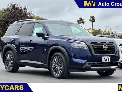 New 2025 Nissan Pathfinder SL w/ SL Premium Package