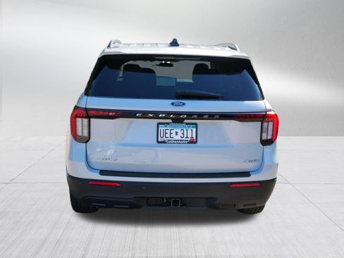Used 2026 Ford Explorer Active AWD/4WD image 6