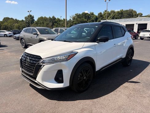 Used 2025 Nissan Kicks SV FWD image 3