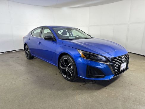 Certified 2025 Nissan Altima 2.5 SR w/ SR Premium Package image 3