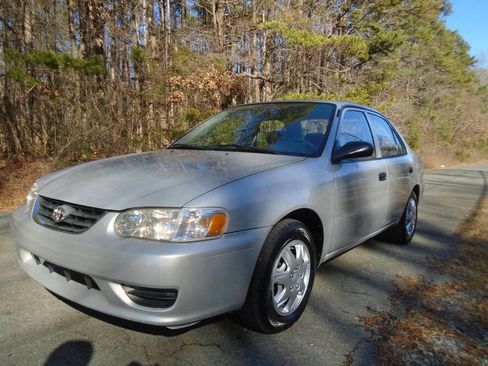 Used 2002 Toyota Corolla CE image 1