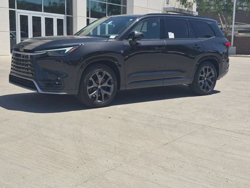 New 2026 Lexus TX 500h AWD image 8